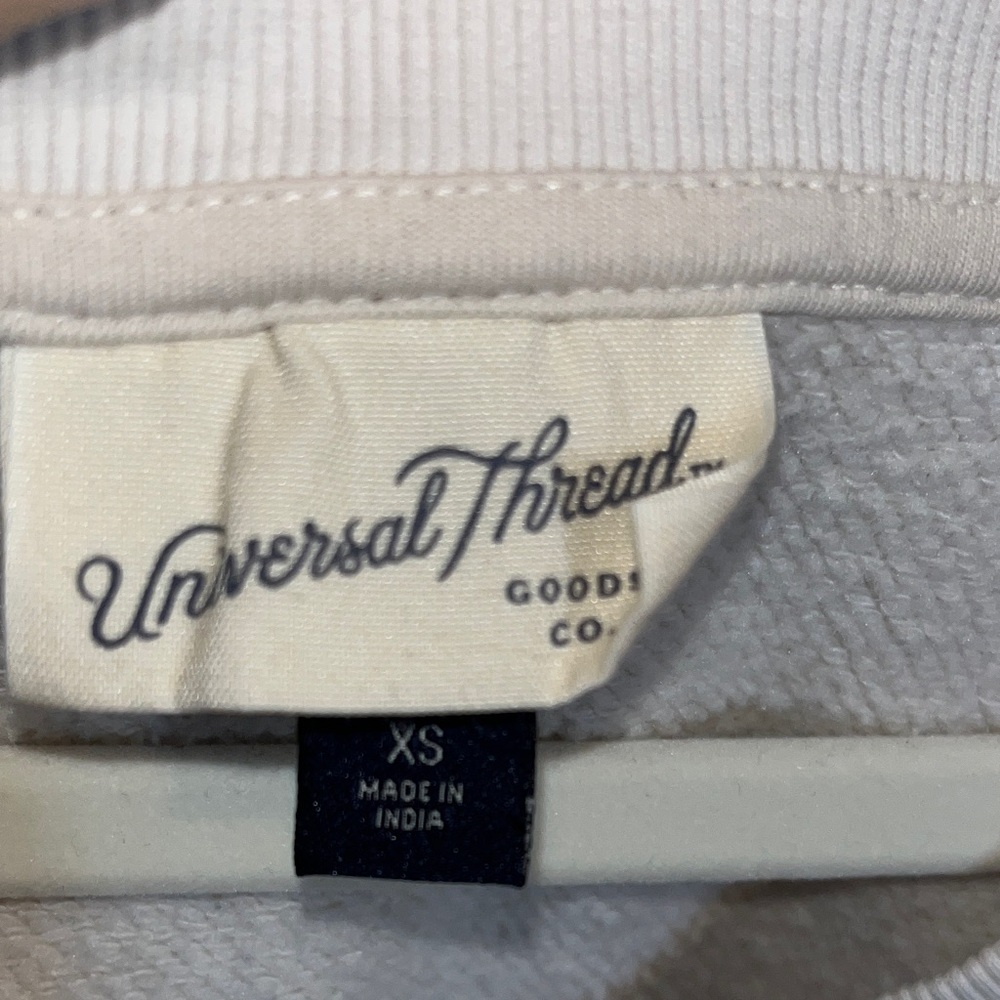 Universal Thread Cream V-Neck Top - Picture 2 of 4